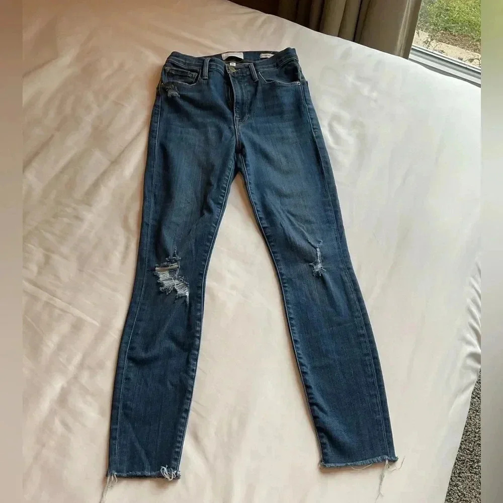 Frame Ali High Rise Cigarette Jeans Size 26 Distressed Style with Frayed Hems